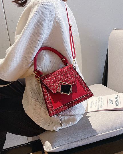 Vintage Chic Messenger Bag